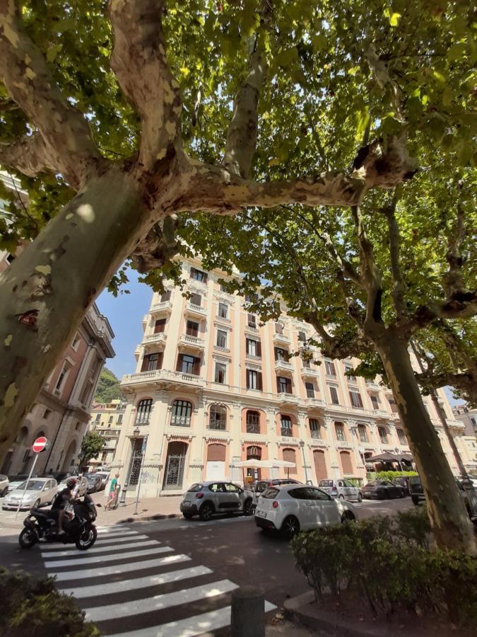Accommodation Feel 萨莱诺 外观 照片